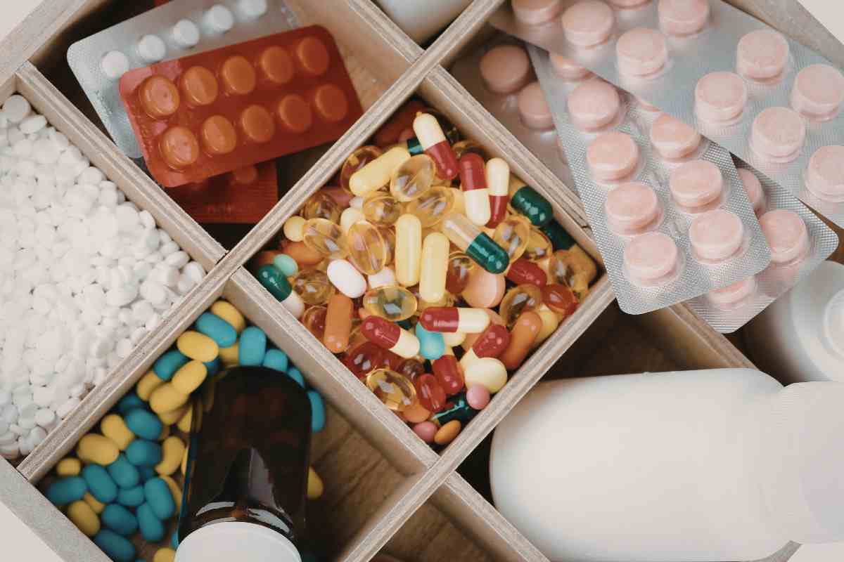 Il farmacista 'attenzione al cassetto dei medicinali'