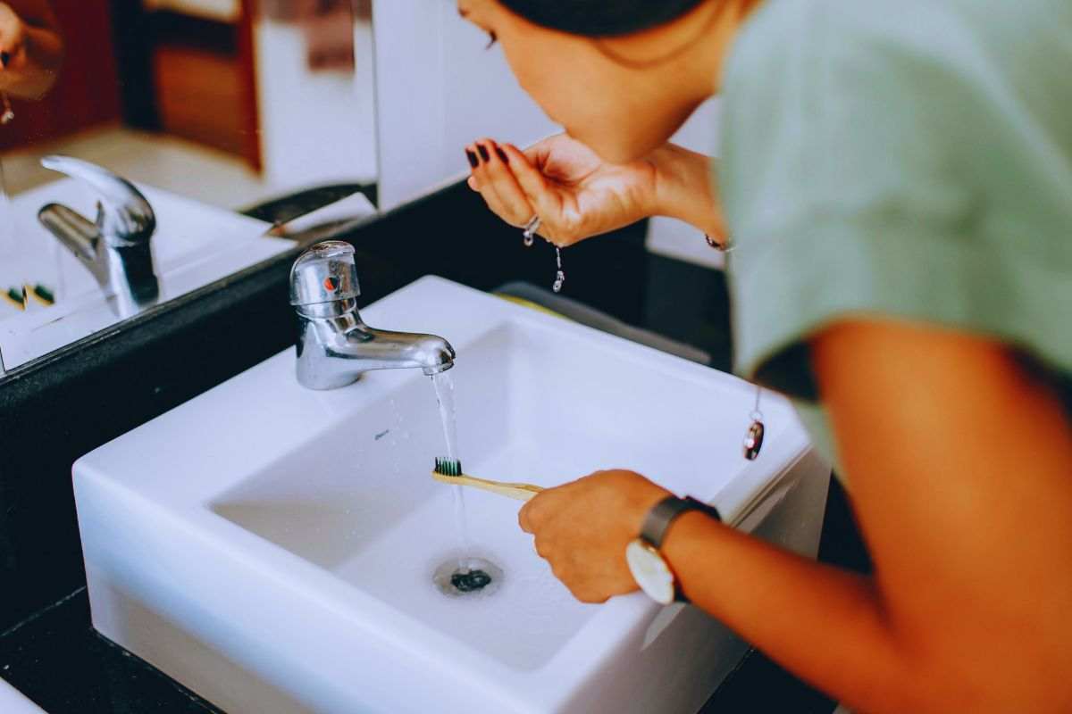 come igienizzare bene lo spazzolino da denti