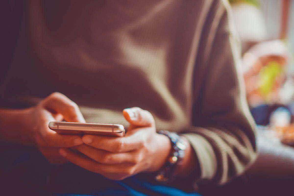 l’oggetto che tieni in mano proprio ora non dovrebbe mai entrare in bagno